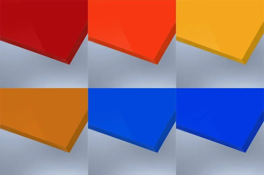 Farbige PLEXIGLAS®-Platten nebeneinander