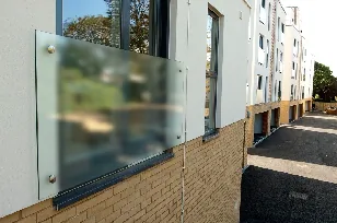 Glas für den französischen Balkon: Satiniert