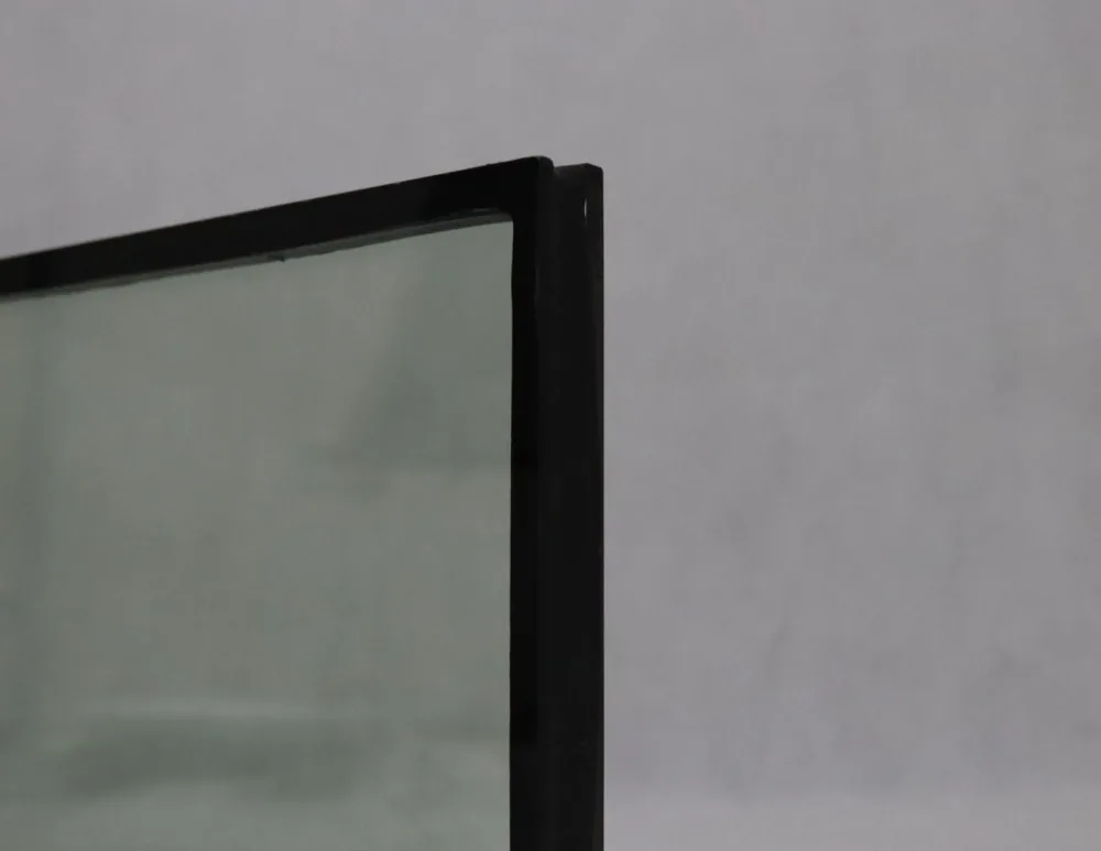 Ecke einer Isolierglasscheibe mit Randverbund