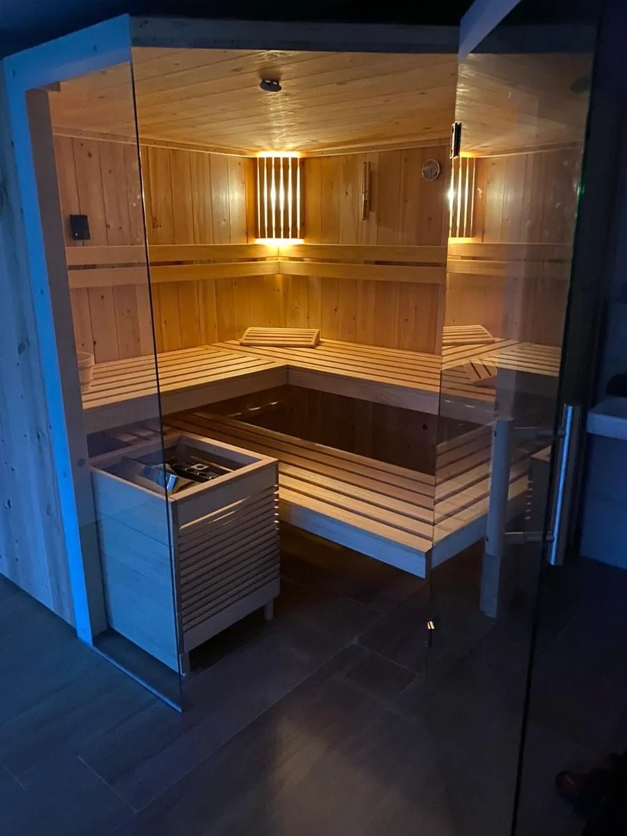 Sauna-Glaswand: Klar, satiniert oder getönt